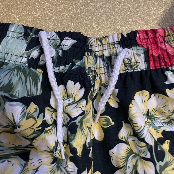 Juniors/Women’s Floral Swim Shorts With Drawstring - Picture 5 of 5